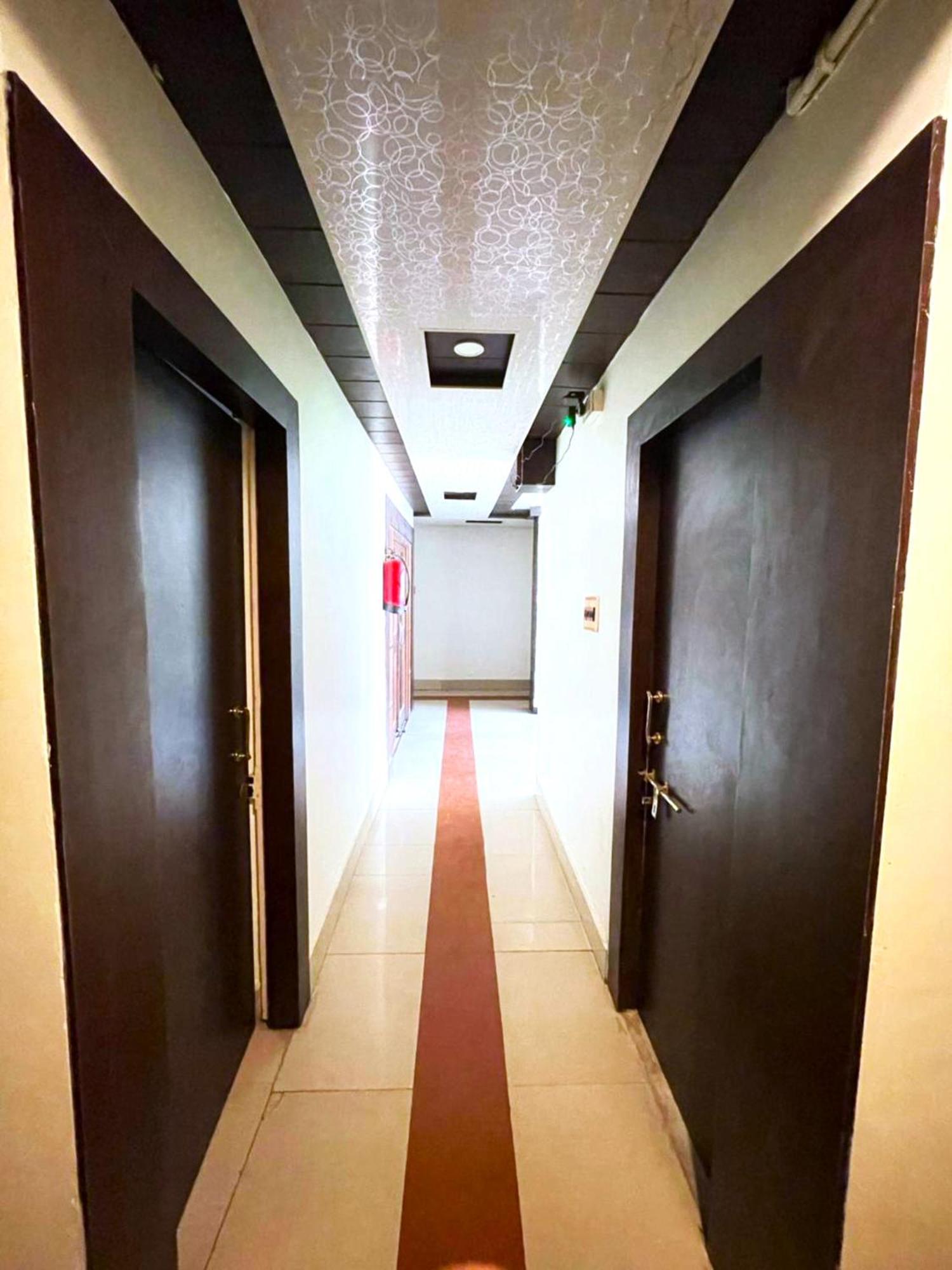 ホテル Grg R P International Patna パトナー エクステリア 写真